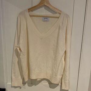 Old Navy Women's V-Neck Sweater in Cream